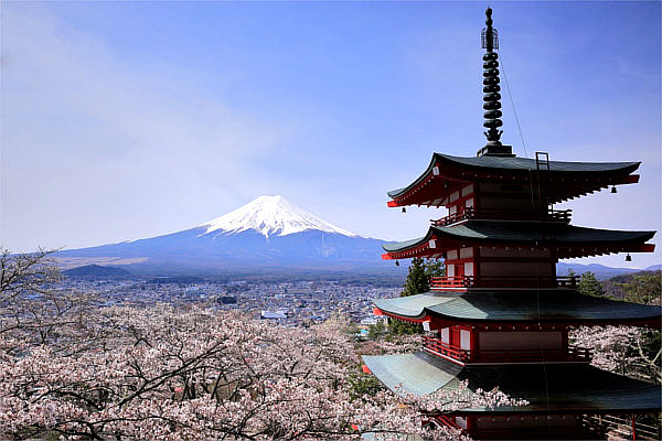 新倉山浅間公園から望む富士山